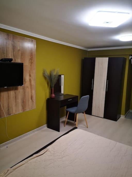 Студиото Е Партер От Жилищна Сграда. Топ Център. Apartamento Varna Exterior foto